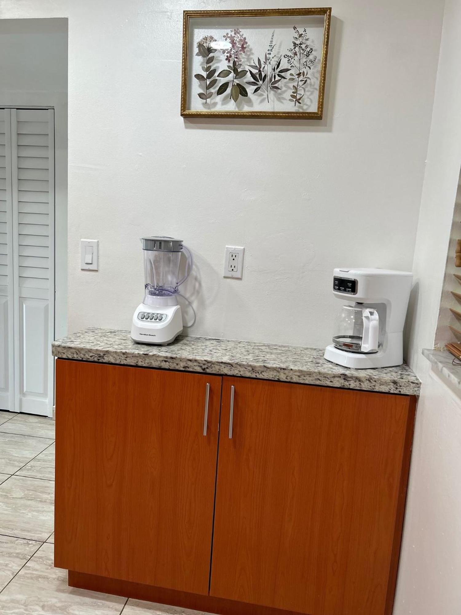 Beautiful Apartment With Very Elegant Colonial Decoration Tamiami Eksteriør bilde