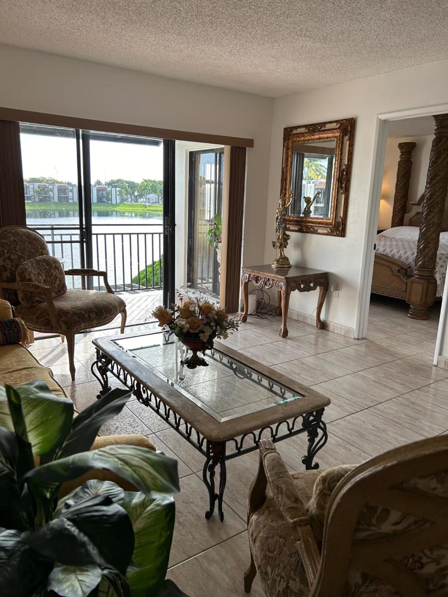 Beautiful Apartment With Very Elegant Colonial Decoration Tamiami Eksteriør bilde